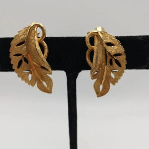 Vintage BSK Gold Tone Clip On Leaf Swirl Earrings 1"